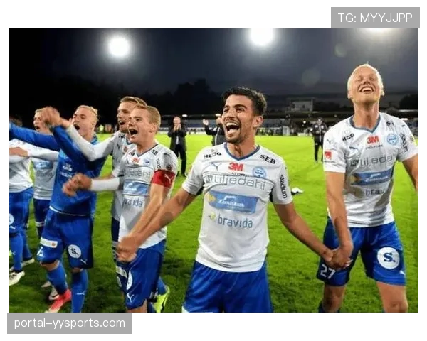 朗斯客场2-1昂热，托万梅开二度助球队登顶